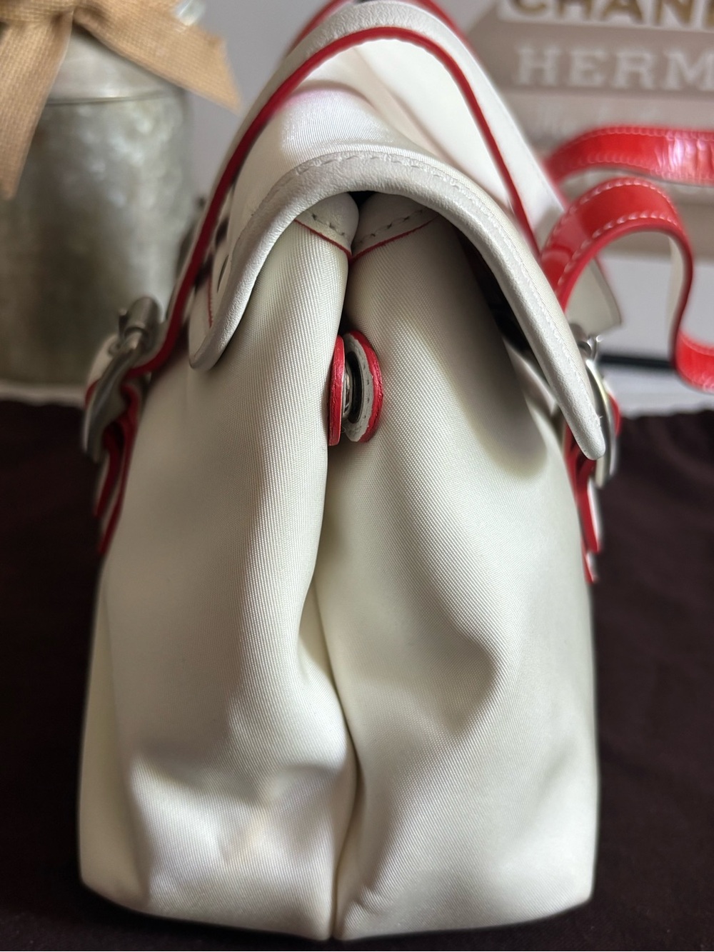 Vintage Y2K Coach White Shoulder Bag with Red Trim with Coach dustbag - Picture 9 of 13